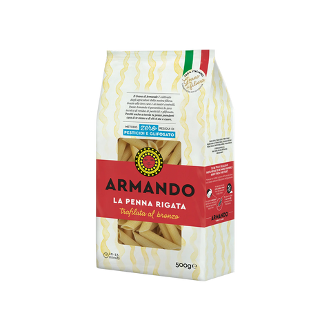 Armando La Penna Rigata 500 g, pacco bianco con fascia rossa e penne in vista