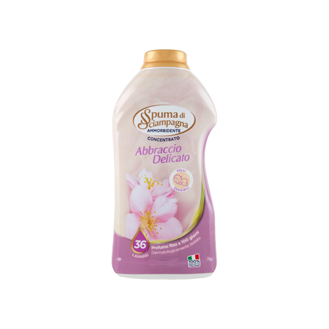 Spuma di Sciampagna Ammorbidente Concentrato Abbraccio Delicato 36 Lavaggi, flacone rosa chiaro con fiori di ciliegio