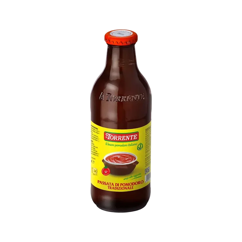 La Torrente Passata Tradizionale 690 g, amberkleurige bierfles met geel etiket