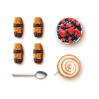 Quattro biscotti Mulino Bianco Ritornelli con cappuccino e coppetta di frutti di bosco