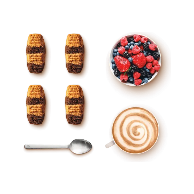 Quattro biscotti Mulino Bianco Ritornelli con cappuccino e coppetta di frutti di bosco