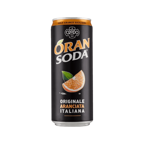 Oransoda Aranciata Italiana 330 ml, lattina nera con spicchio di arancia