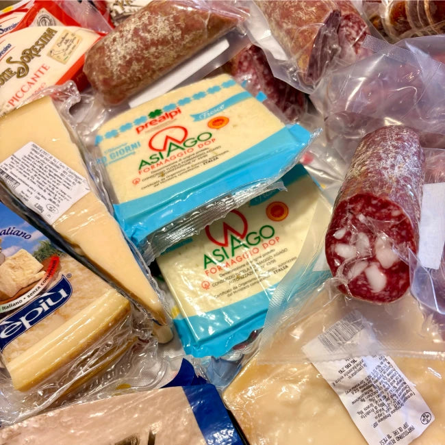 Italiaanse boodschappen op voorraad in het magazijn in Nederland